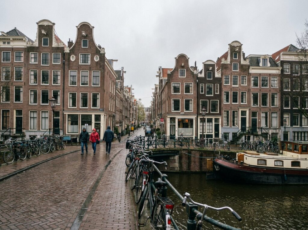 Koszty życia w Danii i Holandii – porównanie 2026